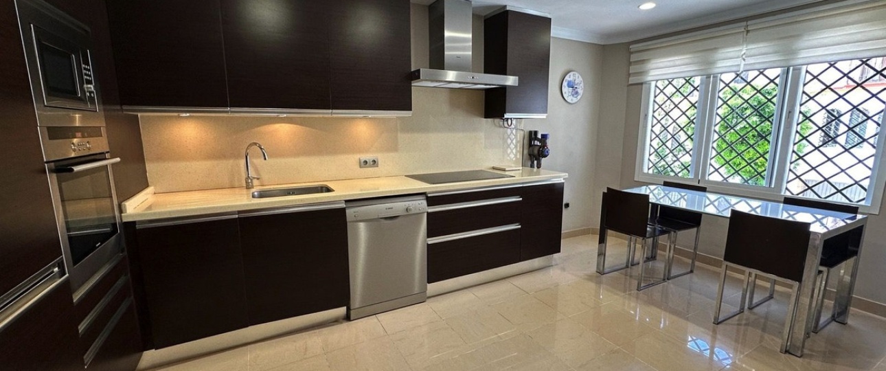 Resale - Town house - Estepona - Estepona Centro
