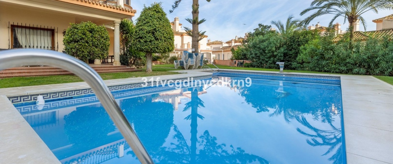 Resale - Town house - Estepona - Estepona Centro