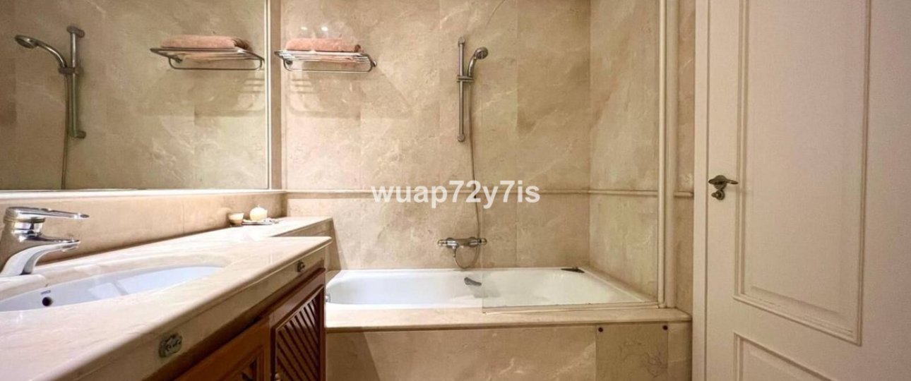 Resale - Town house - Estepona - Estepona Centro