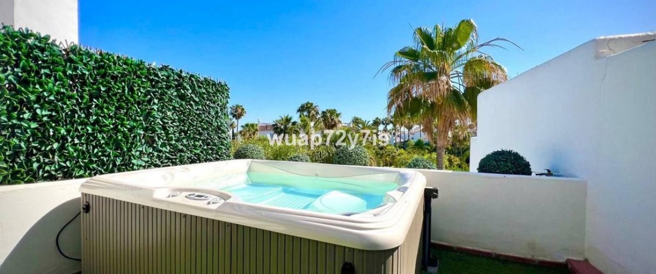Resale - Town house - Estepona - Estepona Centro