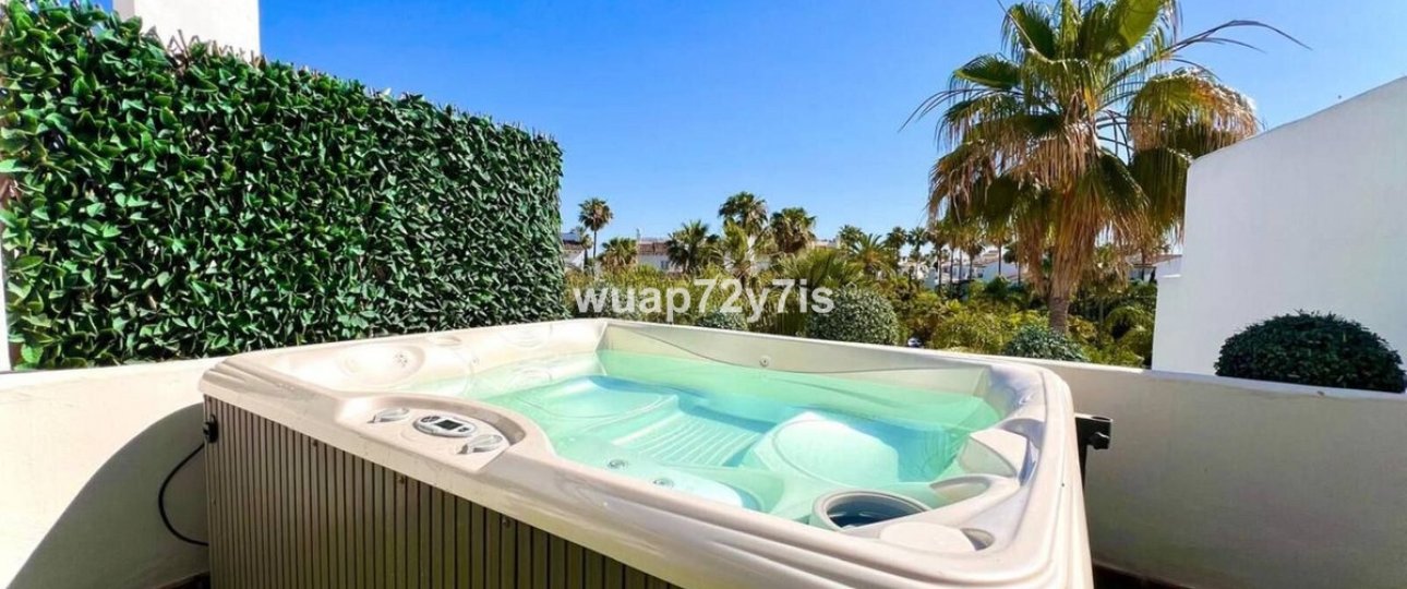 Resale - Town house - Estepona - Estepona Centro