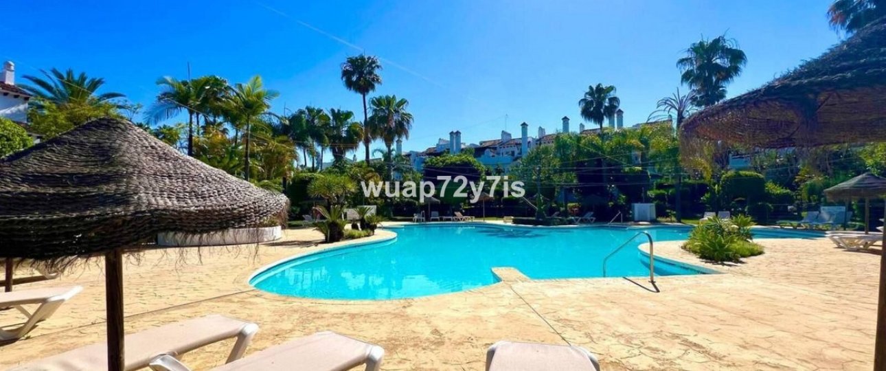 Resale - Town house - Estepona - Estepona Centro