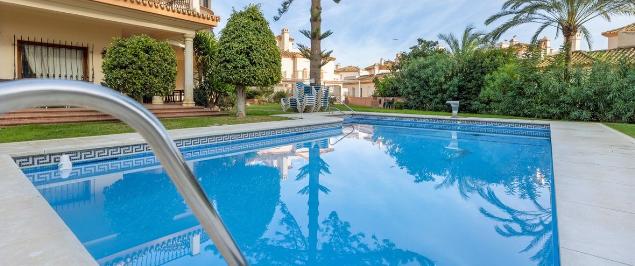 Resale - Town house - Estepona - Estepona Centro