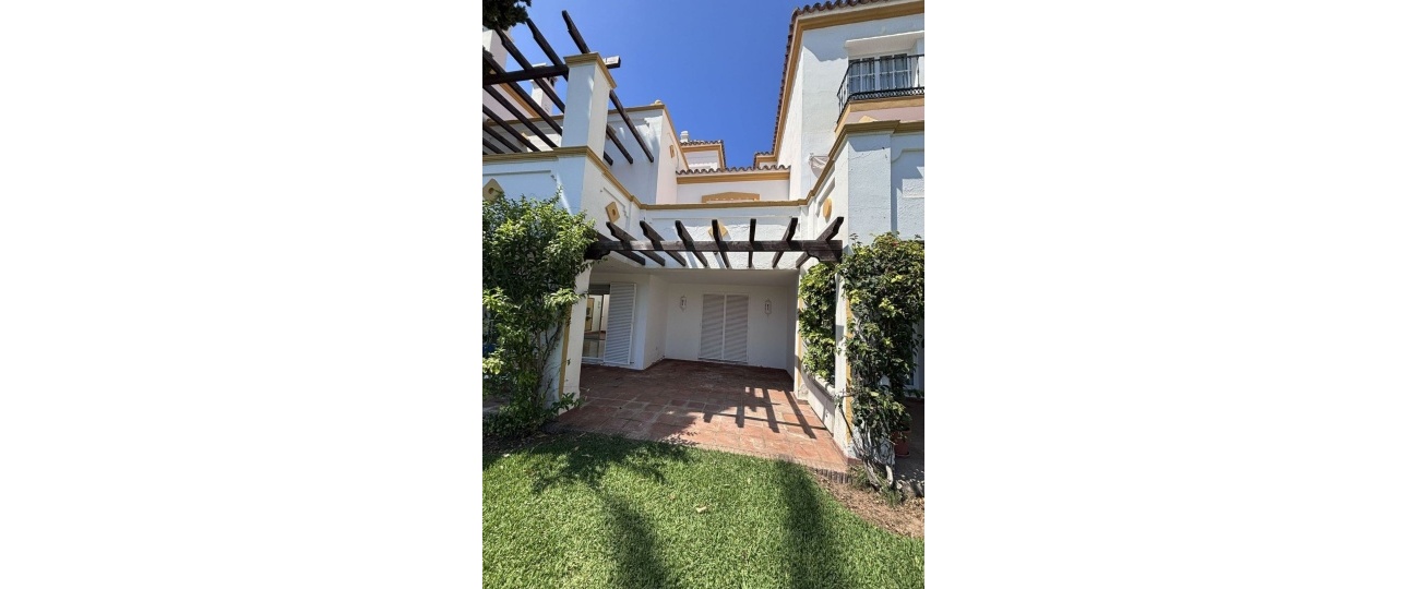 Resale - Town house - Estepona - Estepona Centro