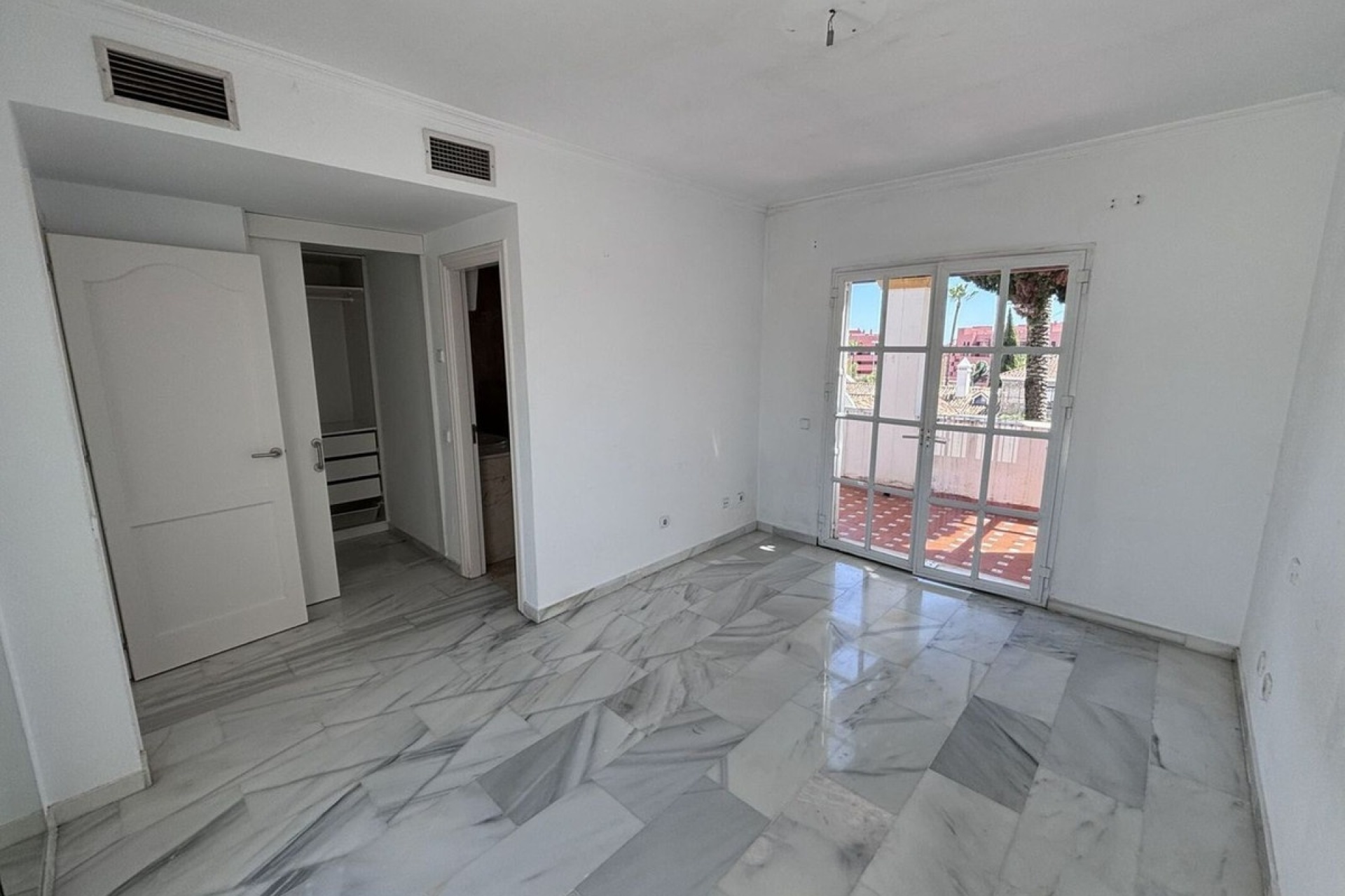 Resale - Town house - Estepona - Estepona Centro