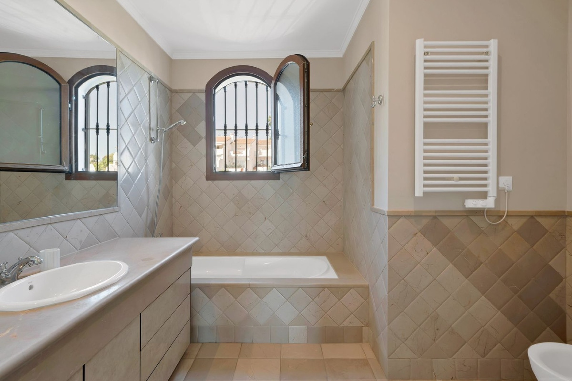 Resale - Town house - Estepona - Estepona Centro