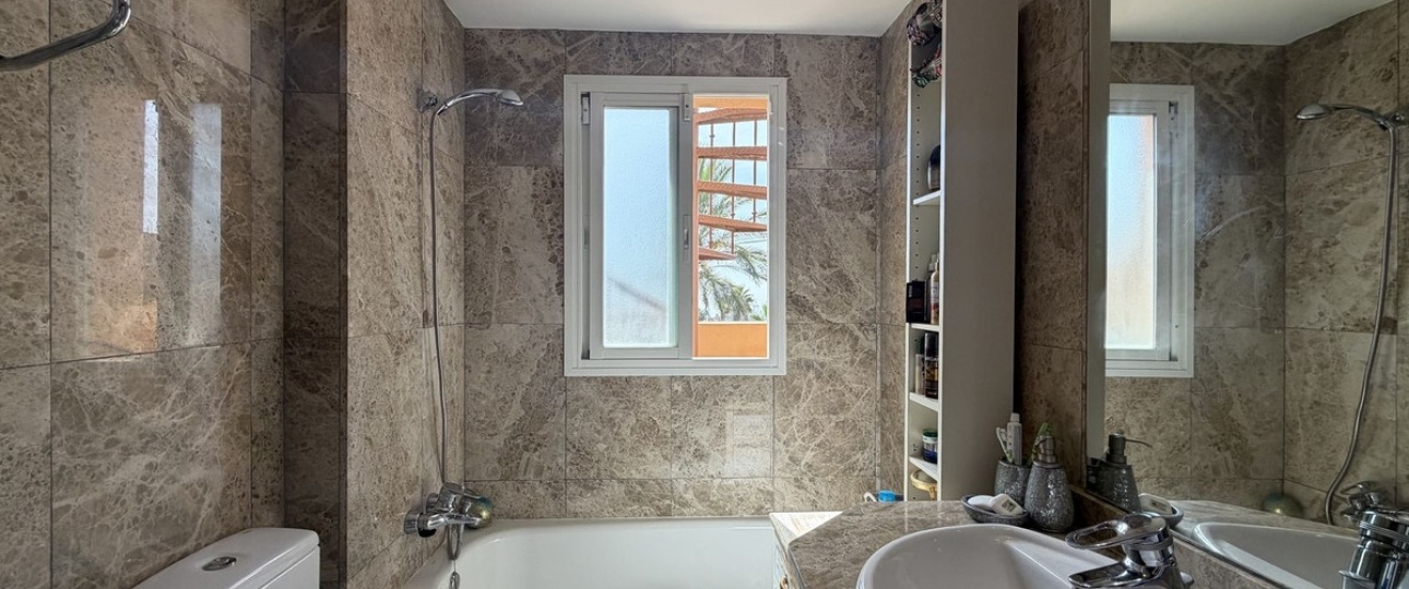 Resale - Town house - Estepona - Estepona Centro