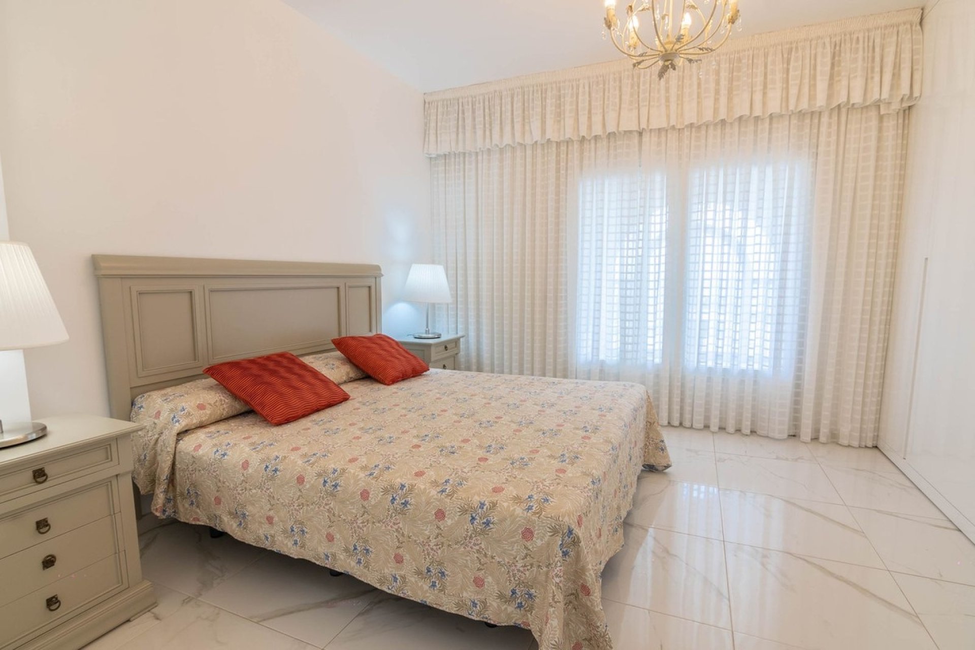 Resale - Town house - Estepona - Estepona Centro