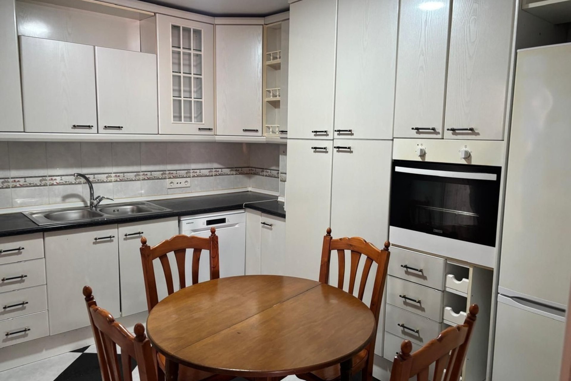 Resale - Town house - Estepona - Estepona Centro