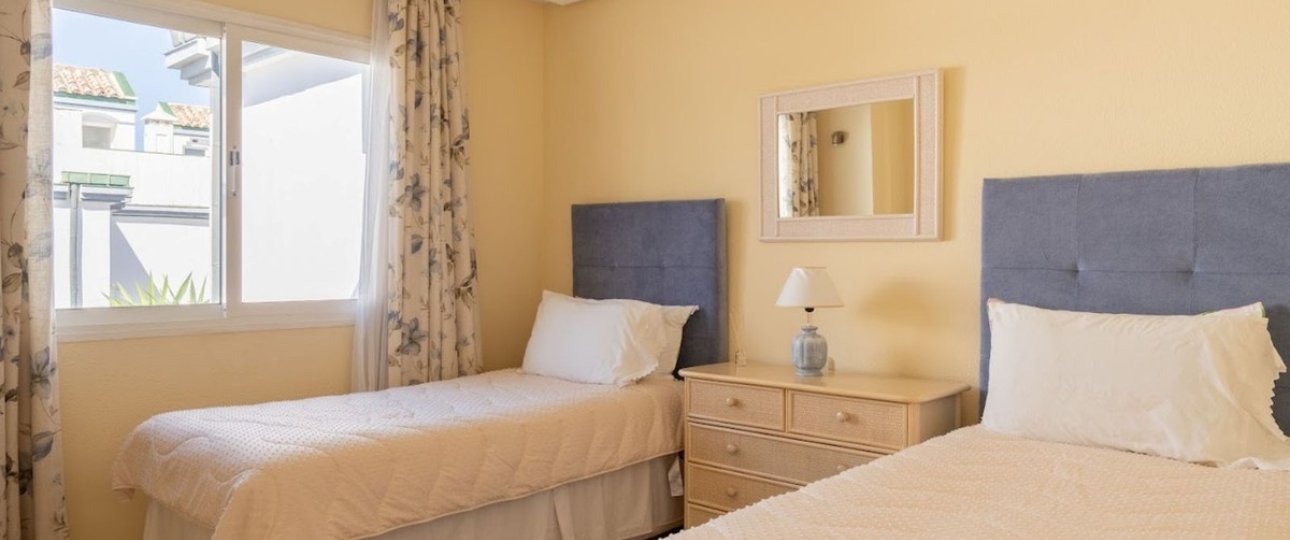 Resale - Town house - Estepona - New Golden Mile