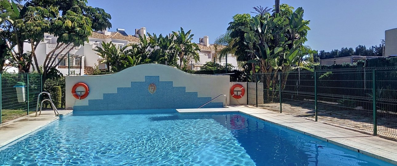 Resale - Town house - Estepona - Selwo