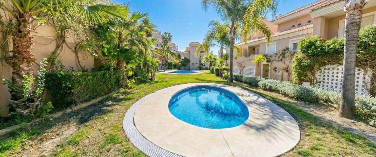 Resale - Town house - Manilva - La Duquesa
