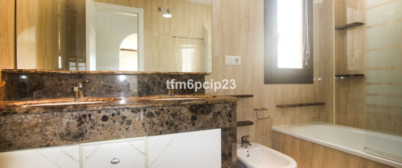 Resale - Town house - Manilva - La Duquesa