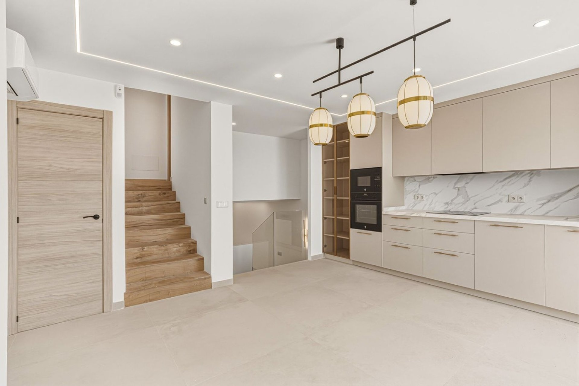 Resale - Town house - Marbella - Altos de los Monteros