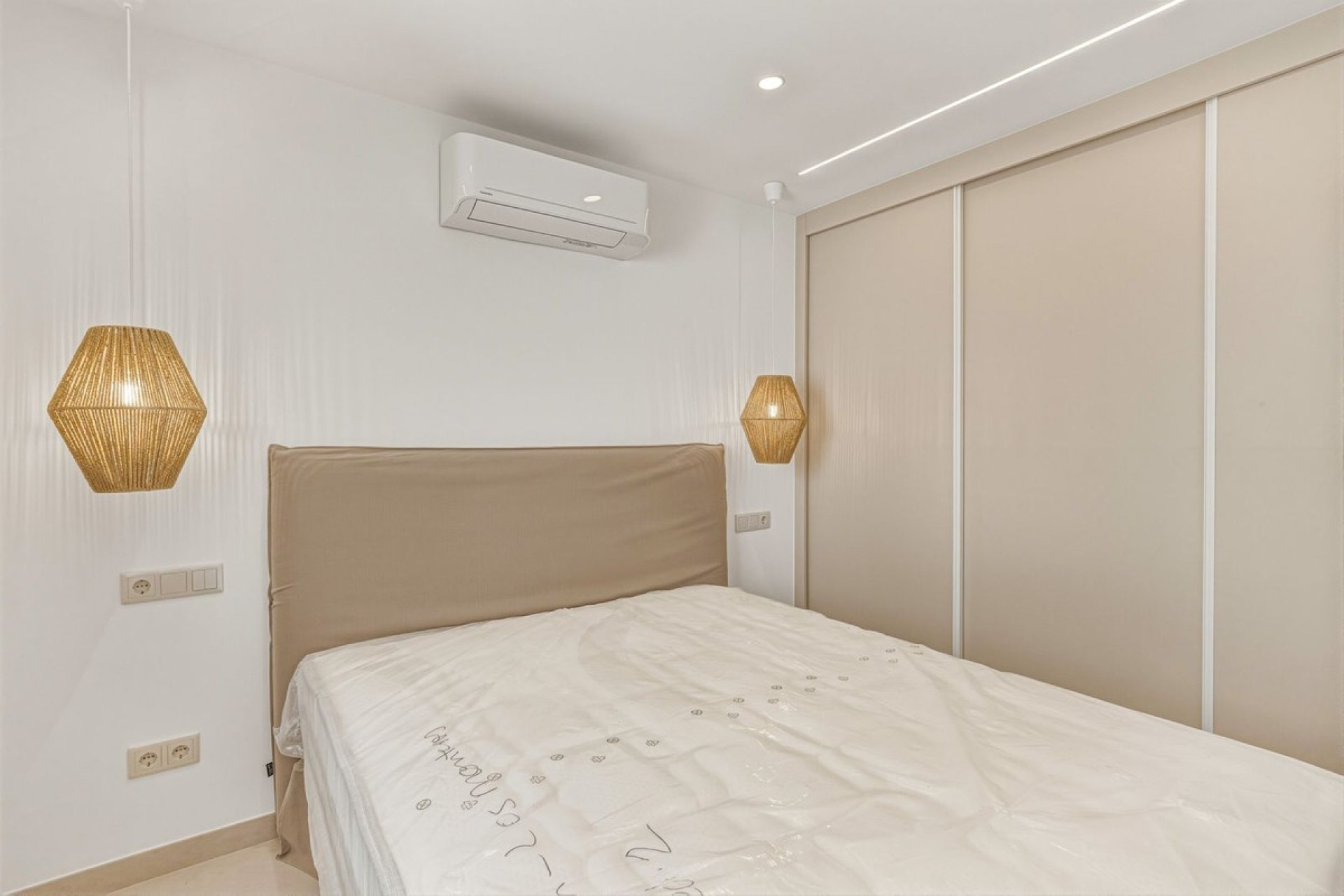 Resale - Town house - Marbella - Altos de los Monteros