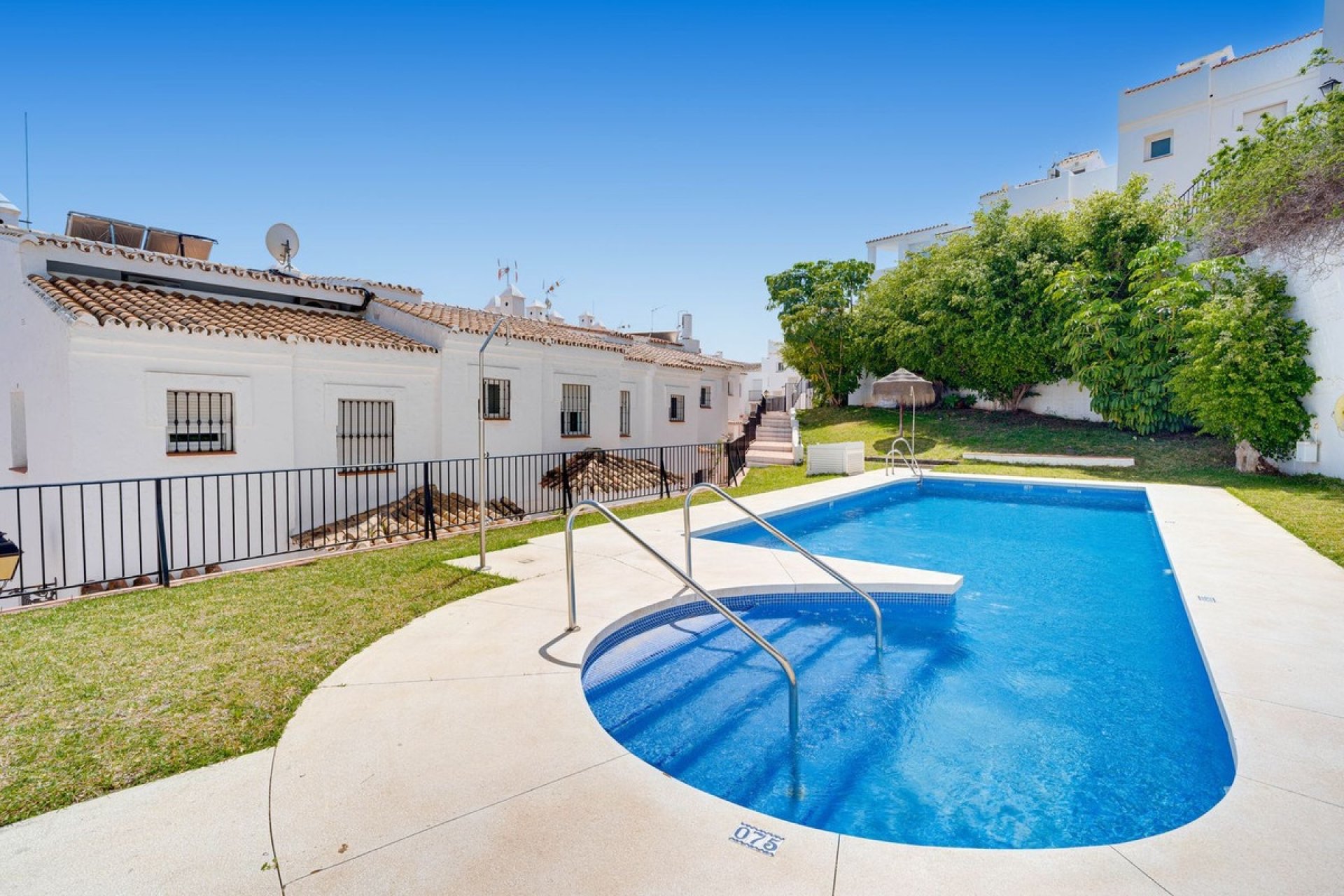 Resale - Town house - Marbella - Altos de los Monteros
