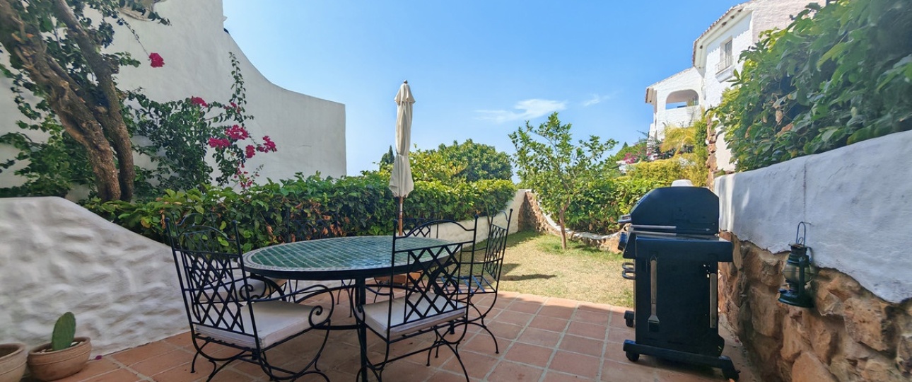 Resale - Town house - Marbella - Altos de los Monteros