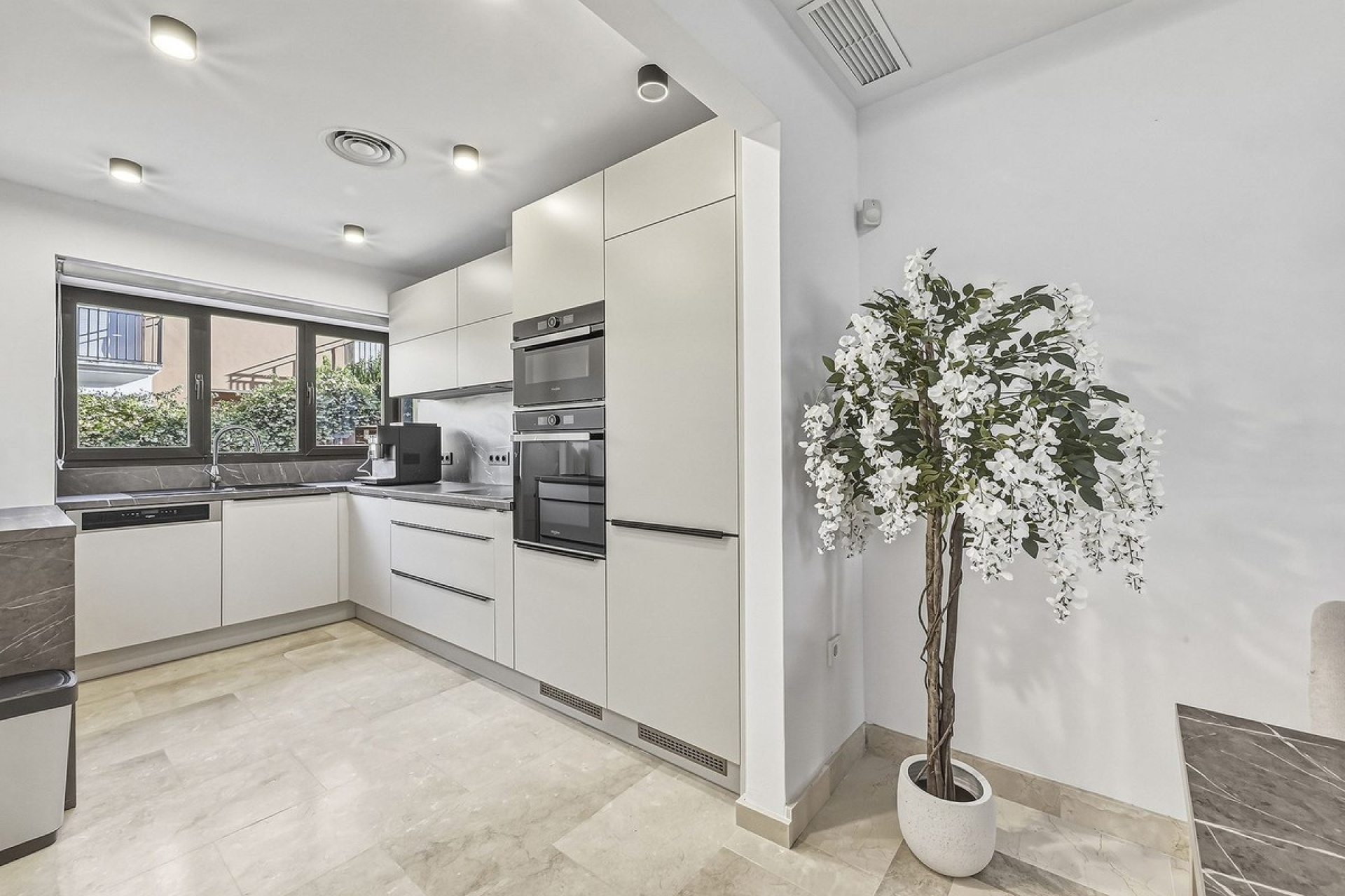 Resale - Town house - Marbella - Bahía de Marbella