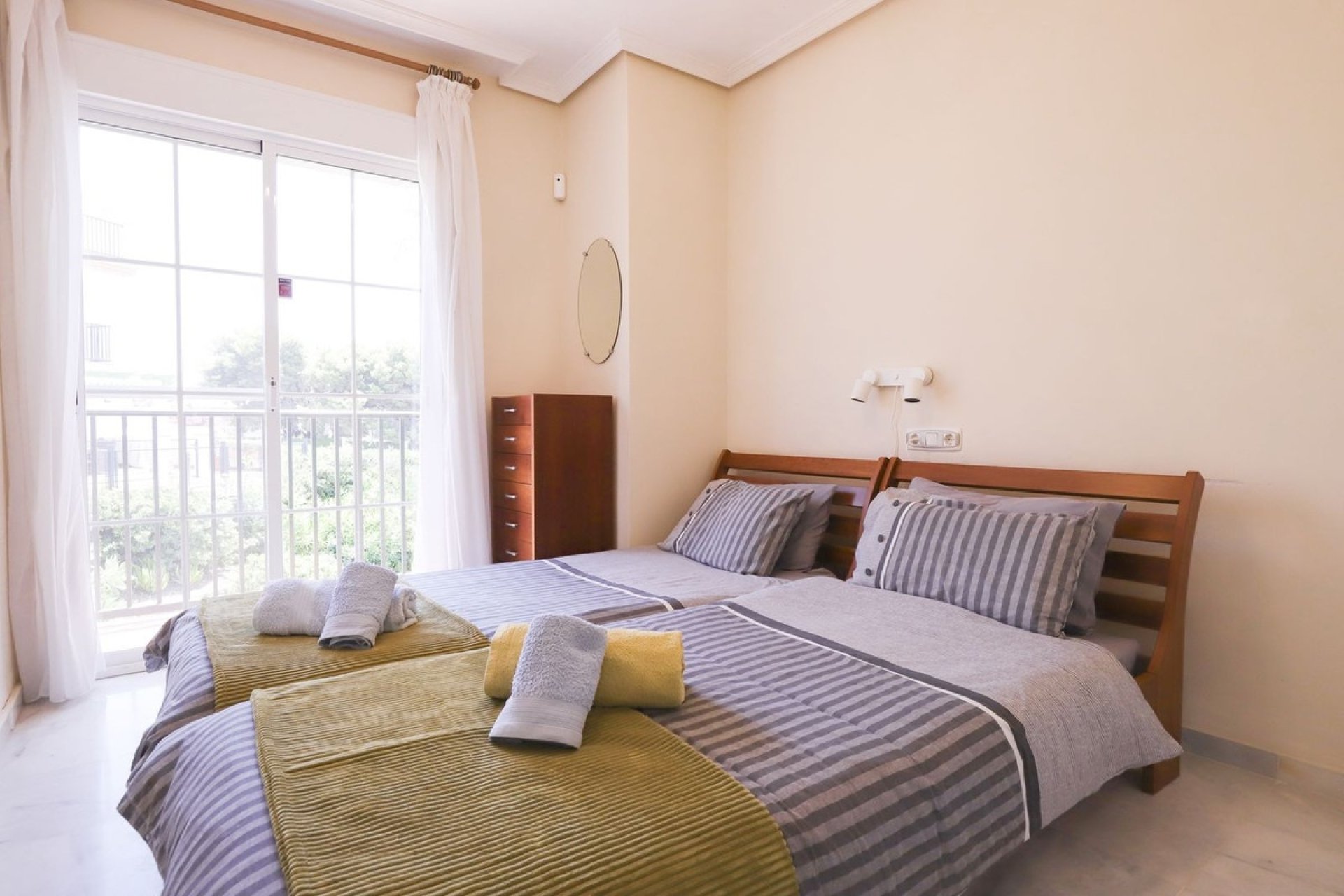 Resale - Town house - Marbella - Cabopino
