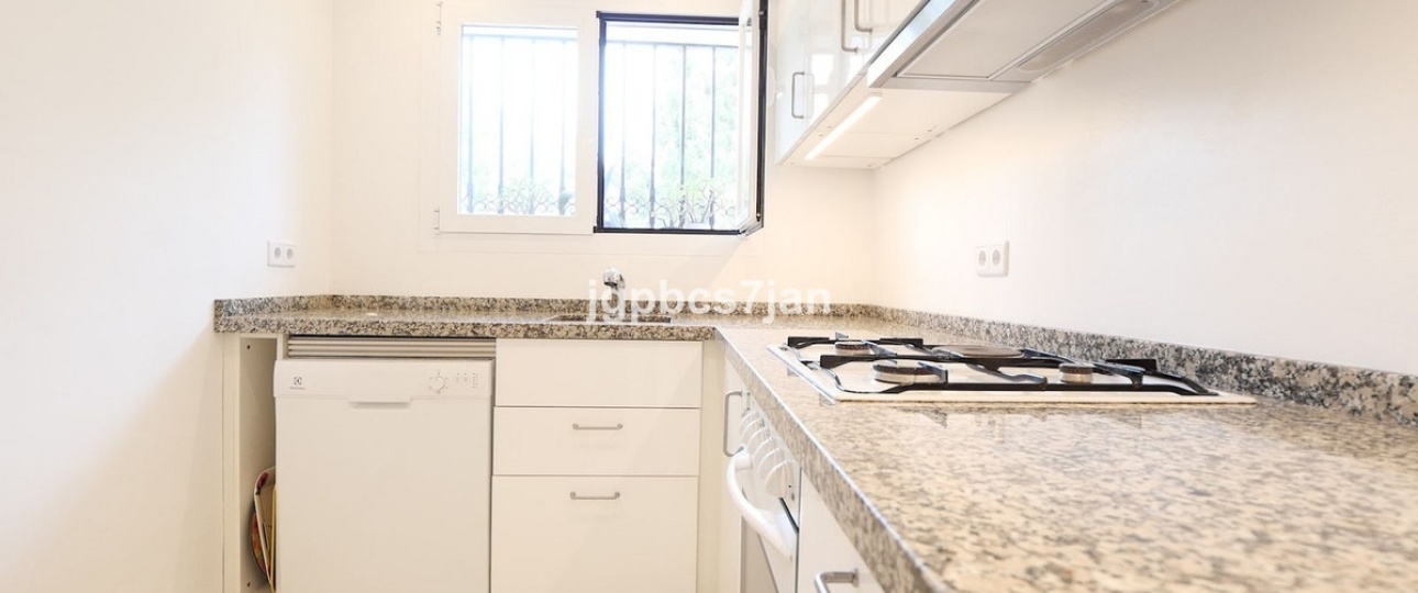 Resale - Town house - Marbella - Cabopino