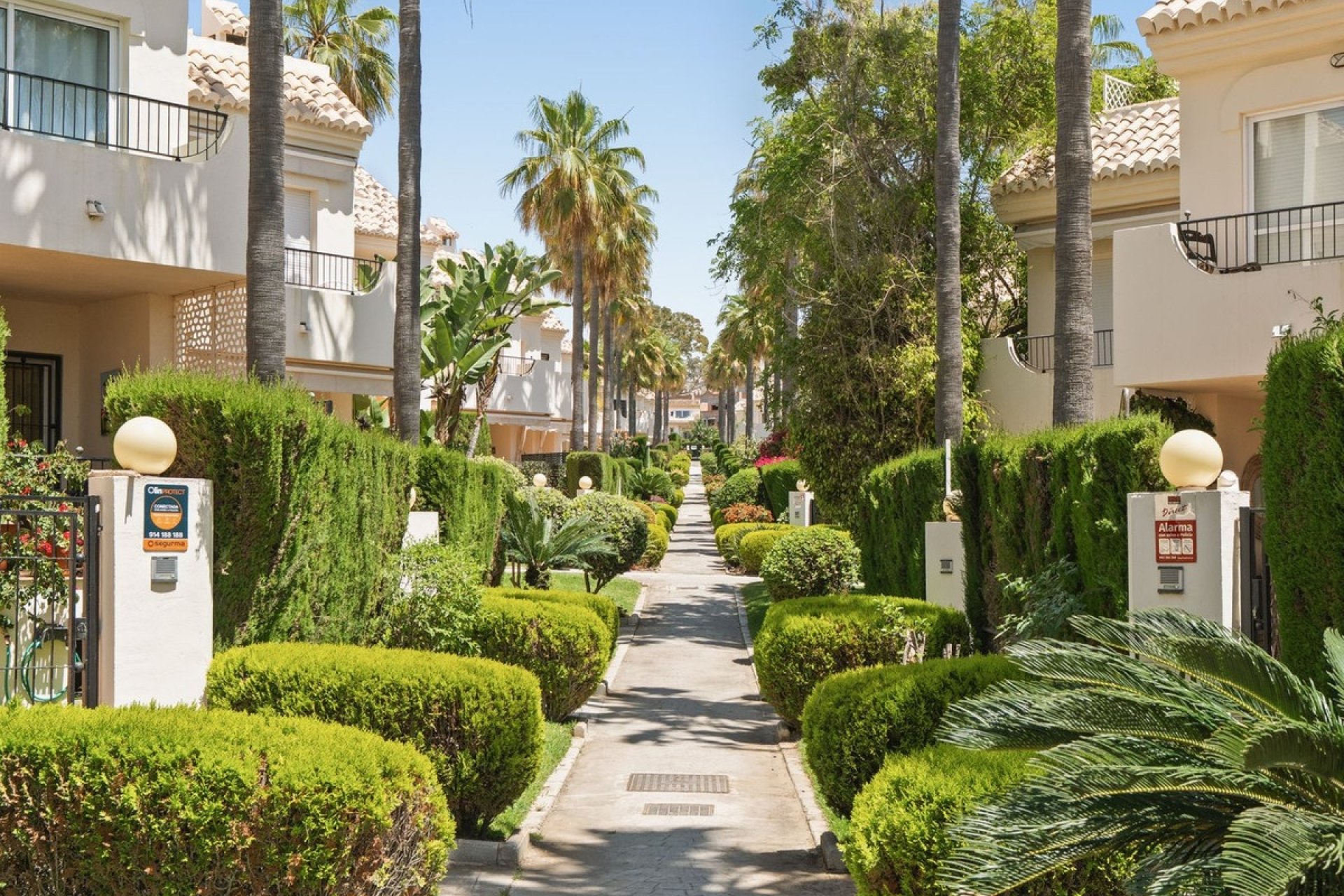 Resale - Town house - Marbella - Costabella