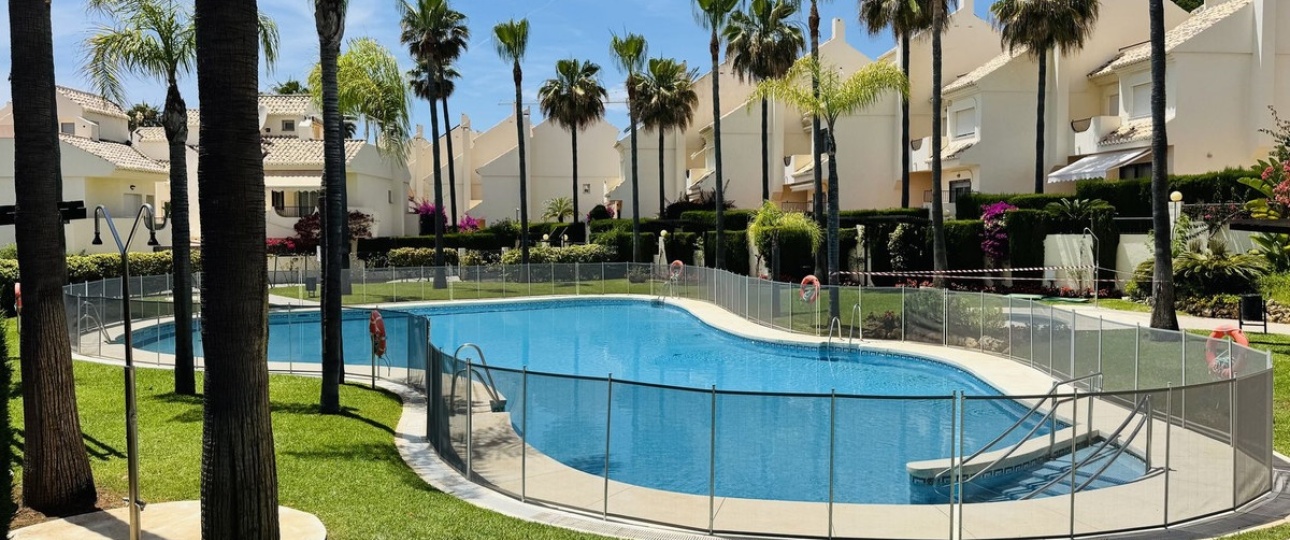 Resale - Town house - Marbella - Costabella