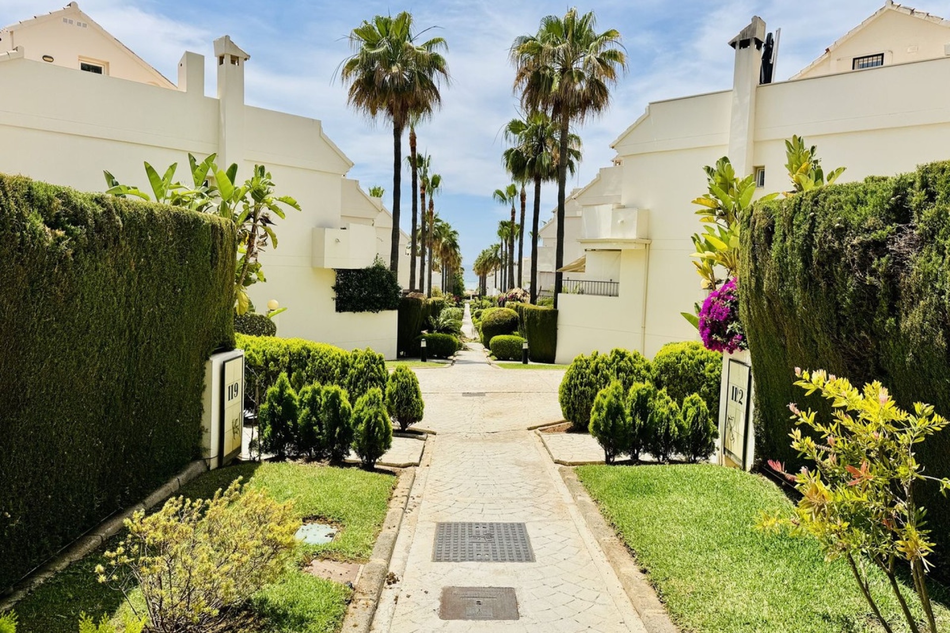 Resale - Town house - Marbella - Costabella