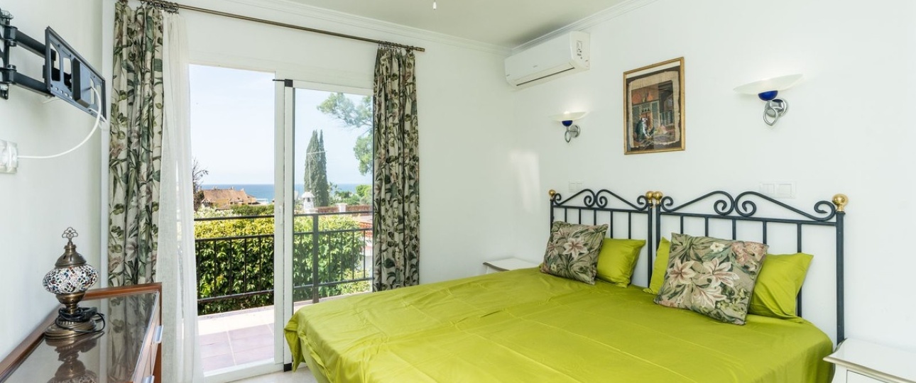 Resale - Town house - Marbella - Costabella