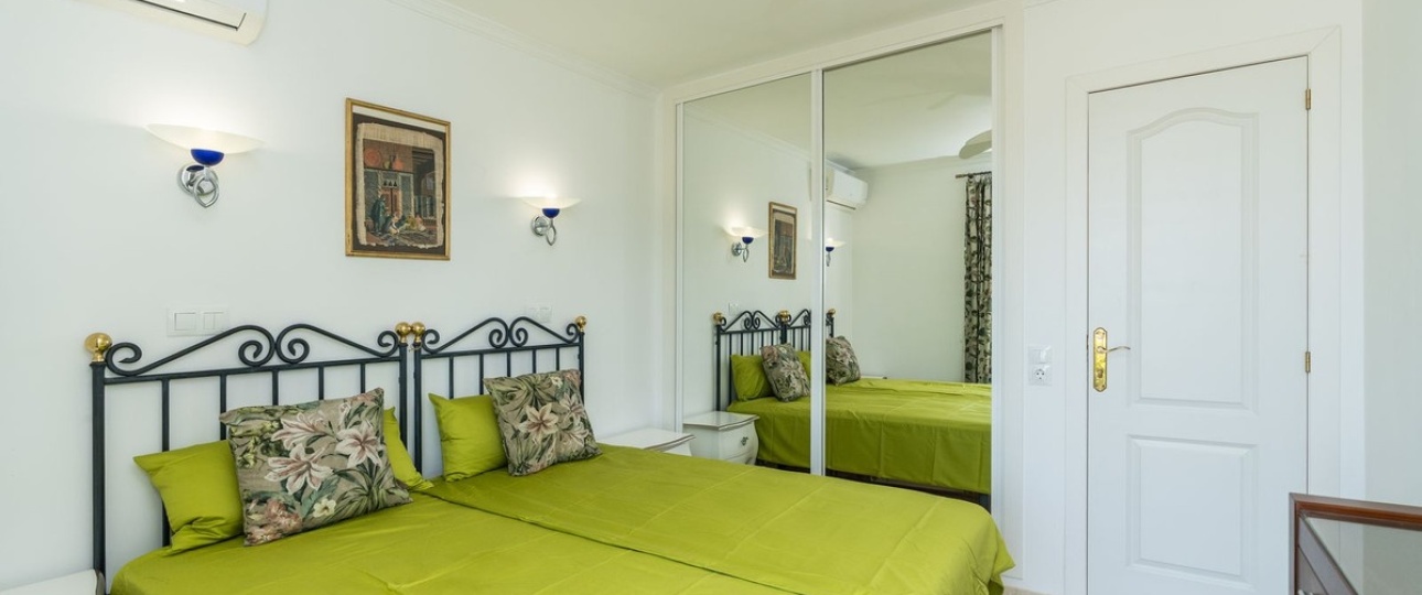 Resale - Town house - Marbella - Costabella