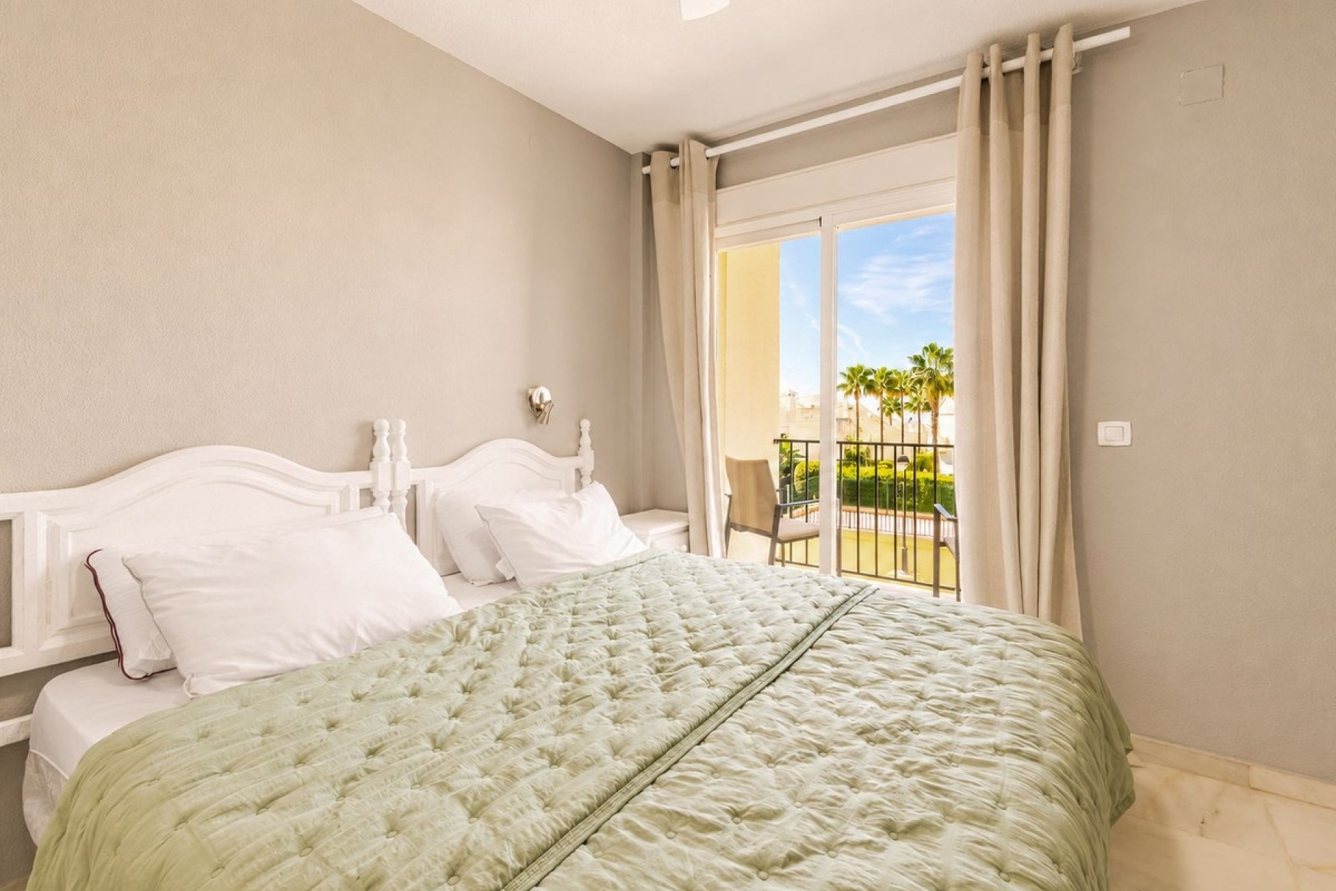 Resale - Town house - Marbella - Costabella