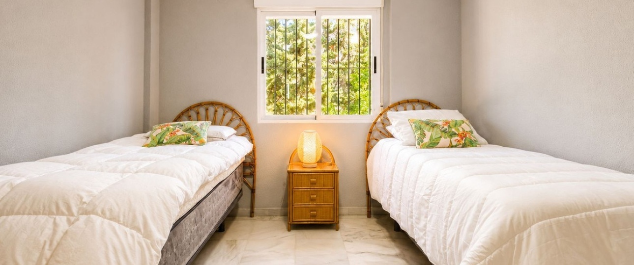 Resale - Town house - Marbella - Costabella