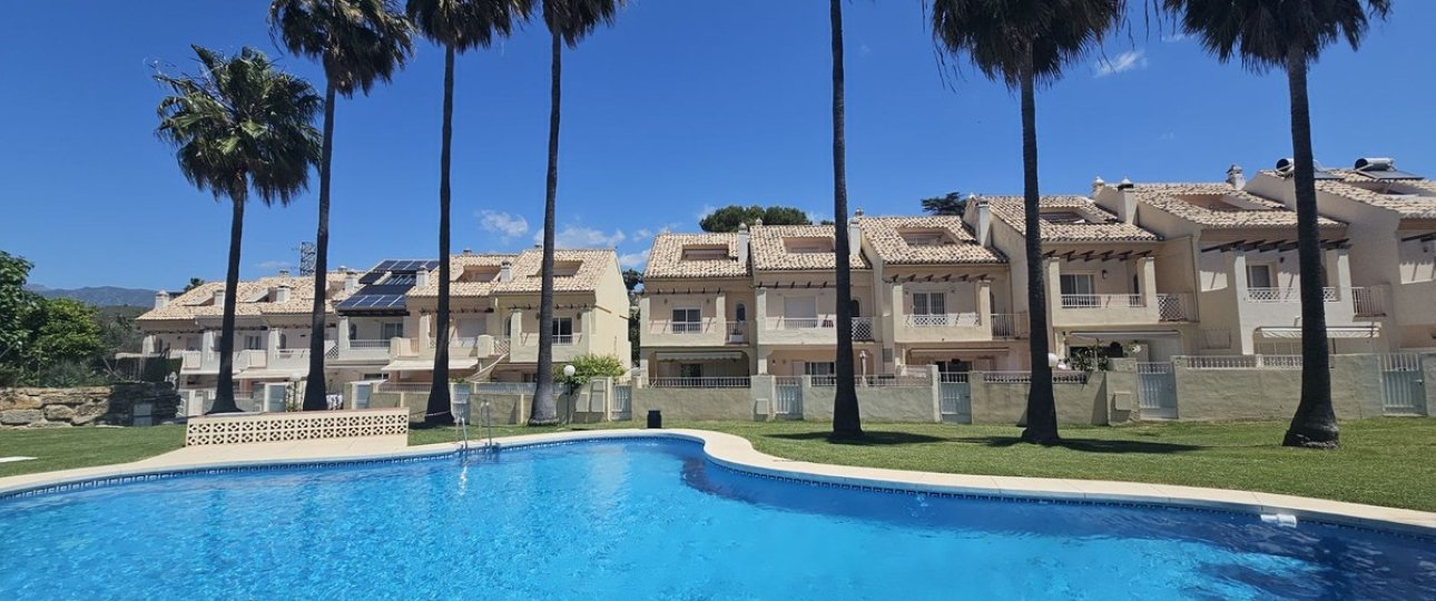 Resale - Town house - Marbella - El Rosario