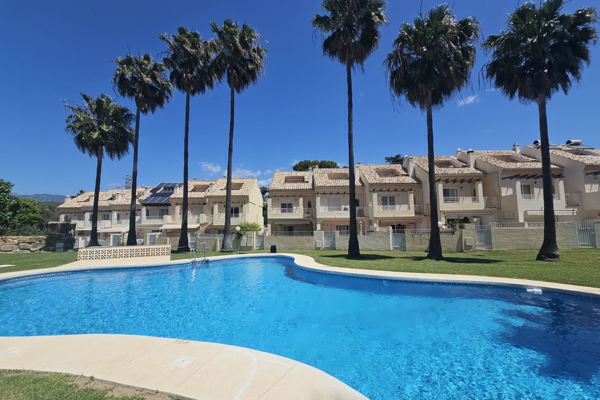 Resale - Town house - Marbella - El Rosario