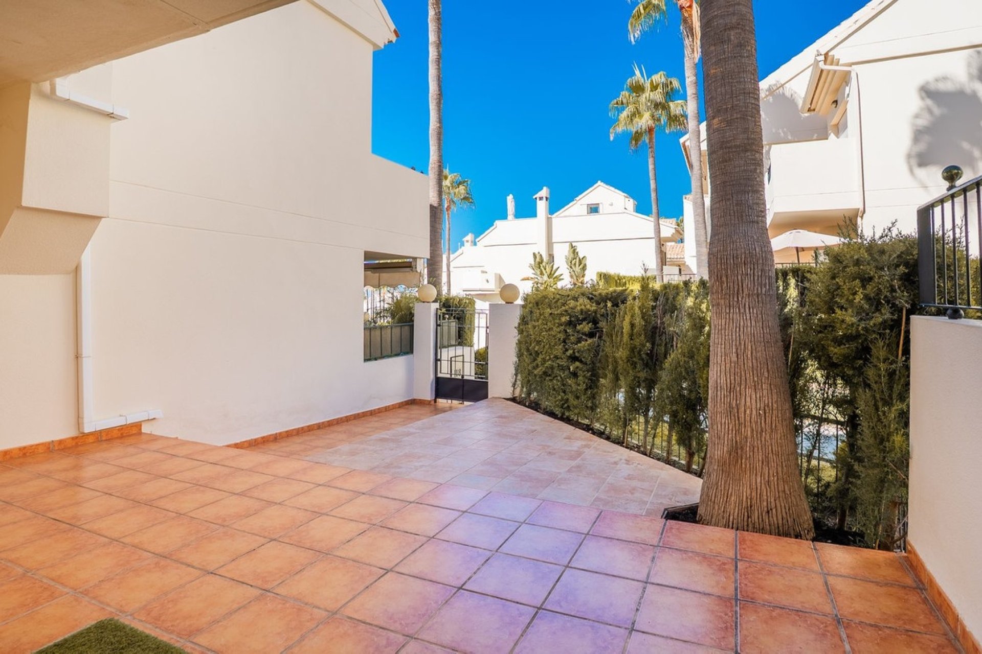 Resale - Town house - Marbella - El Rosario