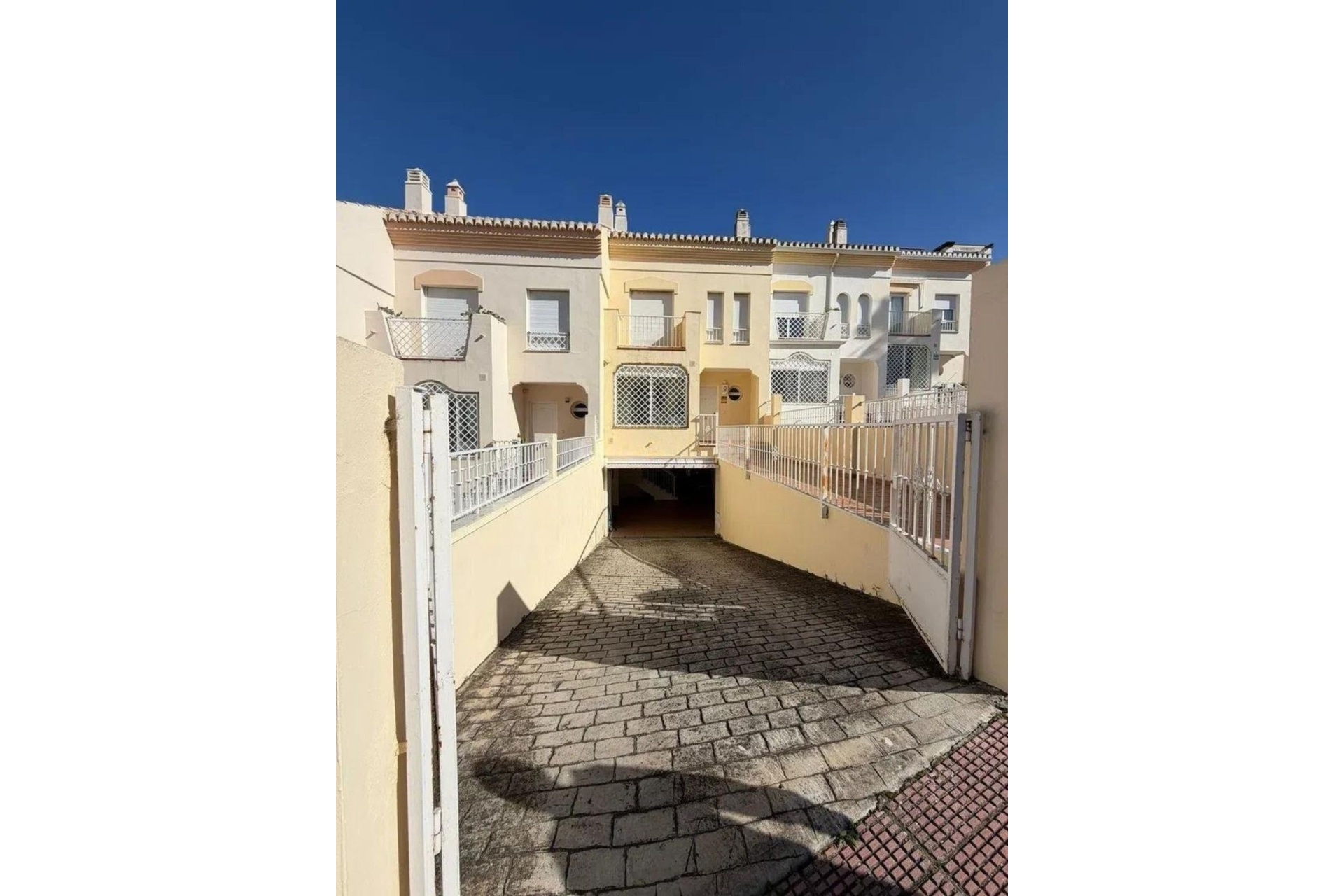 Resale - Town house - Marbella - El Rosario