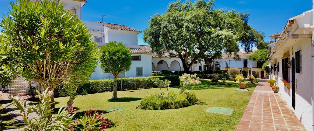Resale - Town house - Marbella - Elviria