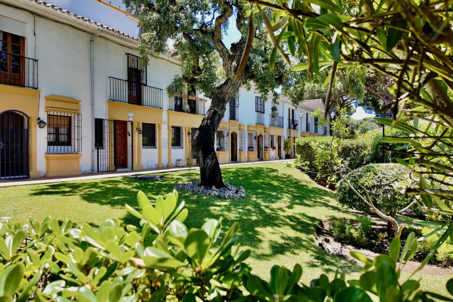 Resale - Town house - Marbella - Elviria