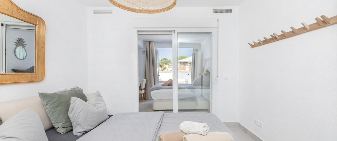 Resale - Town house - Marbella - Elviria