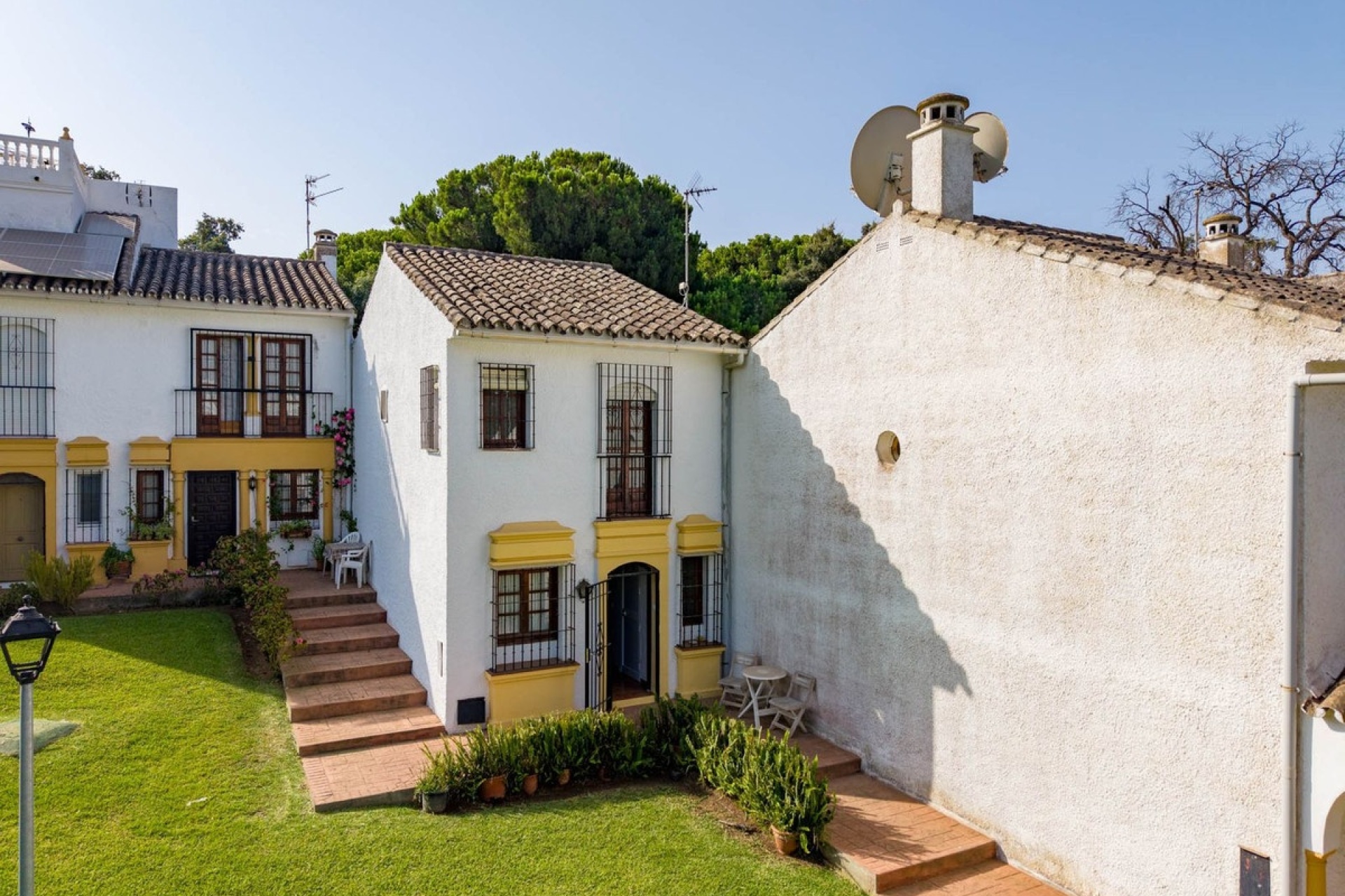 Resale - Town house - Marbella - Elviria