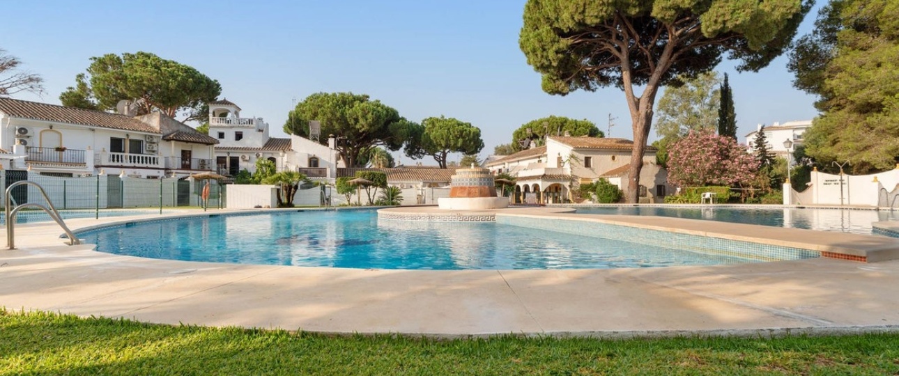 Resale - Town house - Marbella - Elviria