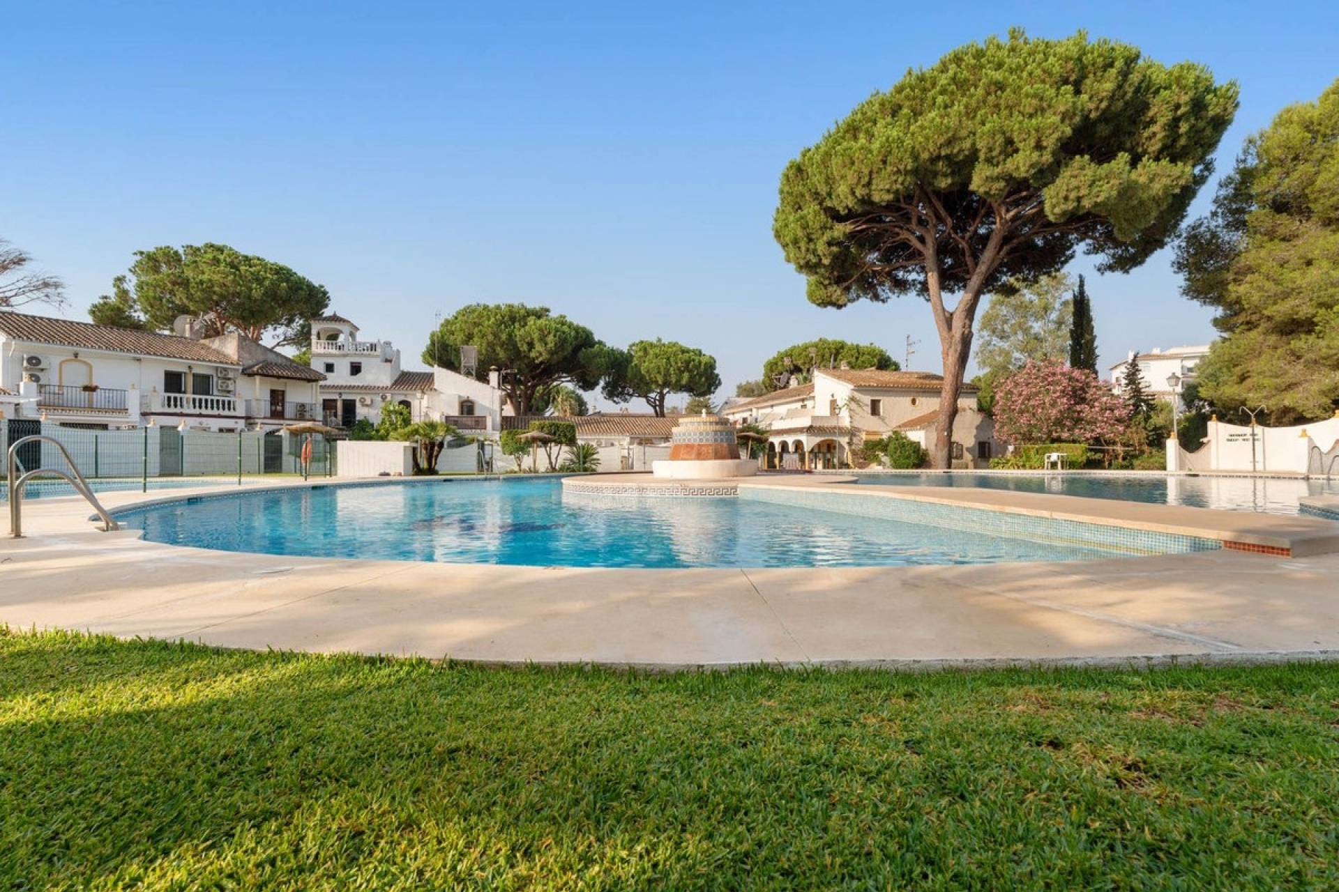 Resale - Town house - Marbella - Elviria