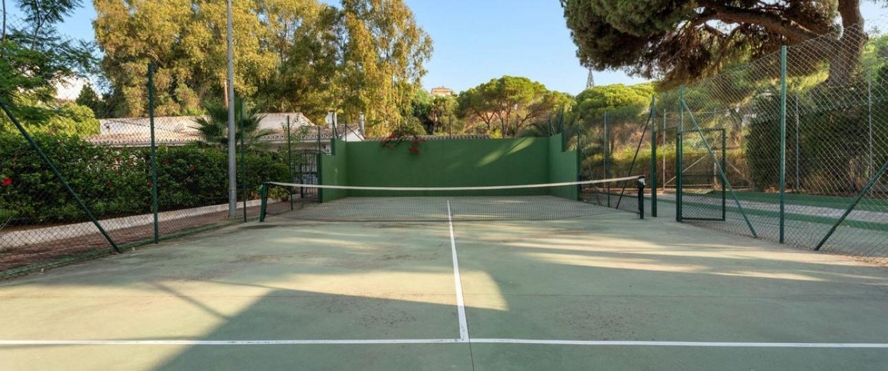 Resale - Town house - Marbella - Elviria