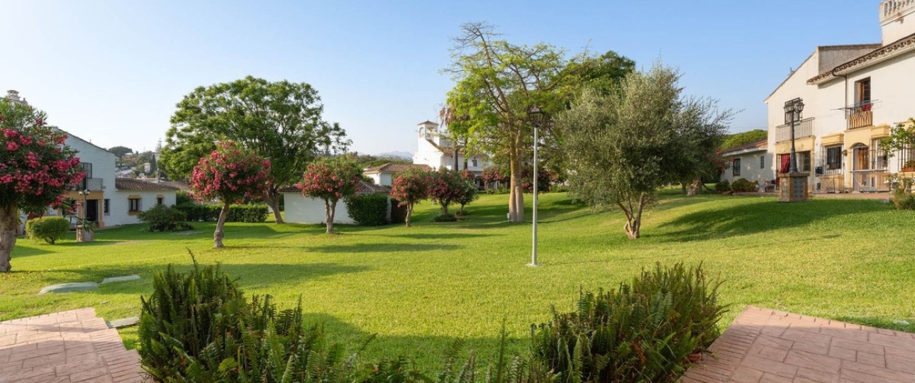 Resale - Town house - Marbella - Elviria