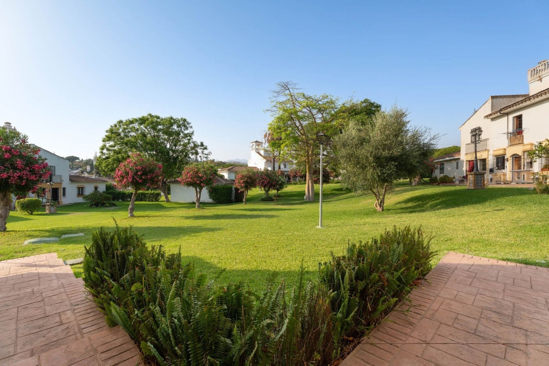 Resale - Town house - Marbella - Elviria