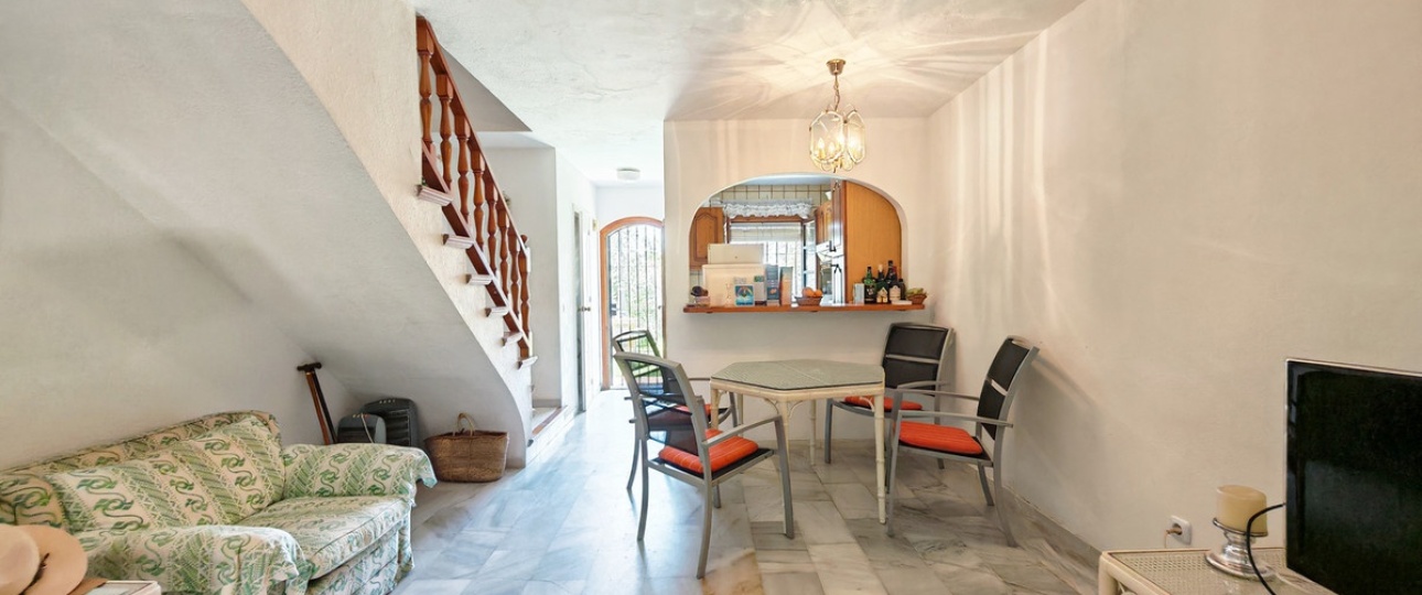 Resale - Town house - Marbella - Elviria