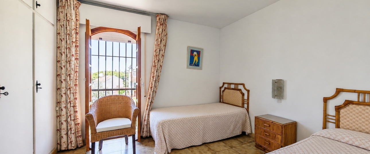 Resale - Town house - Marbella - Elviria