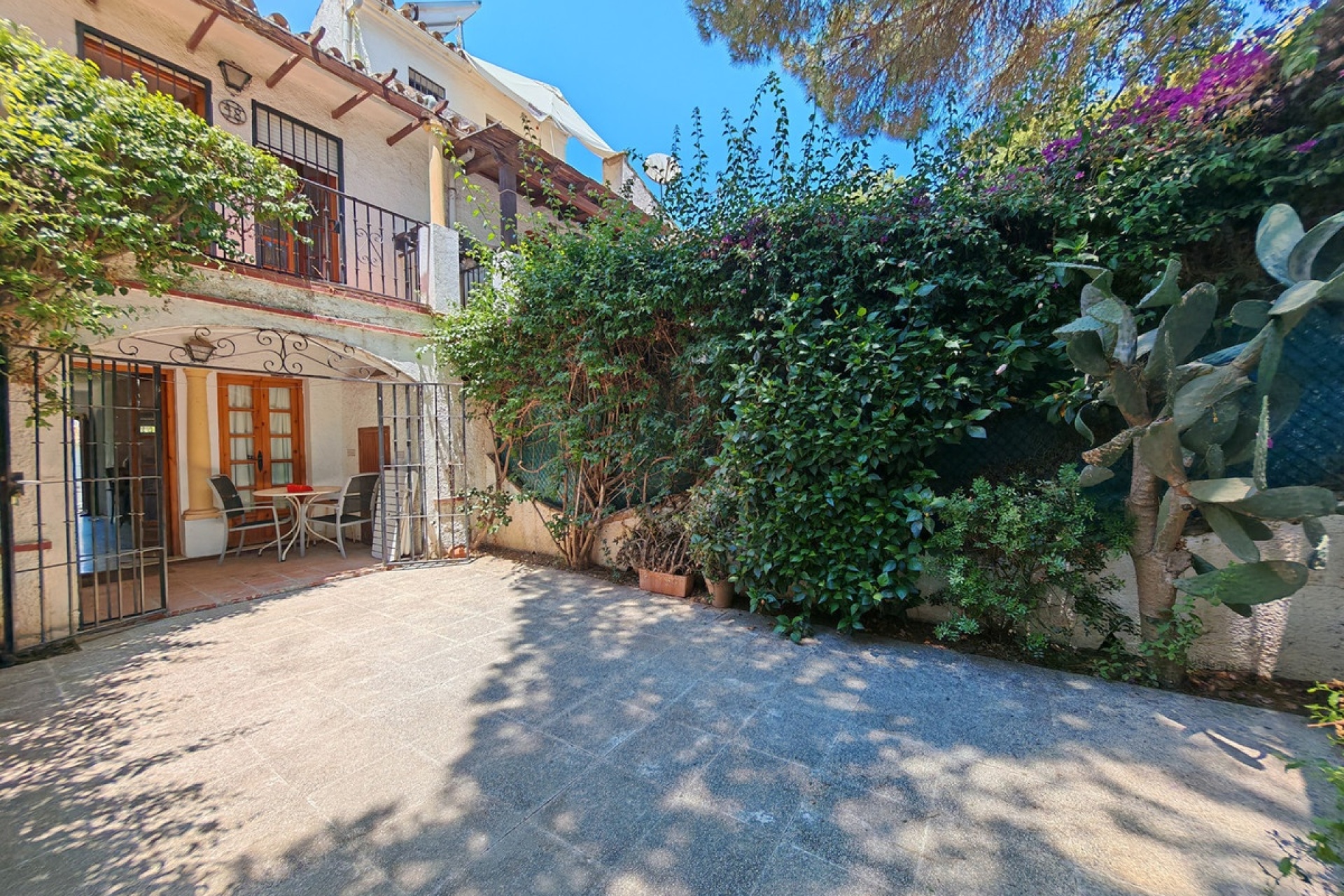 Resale - Town house - Marbella - Elviria