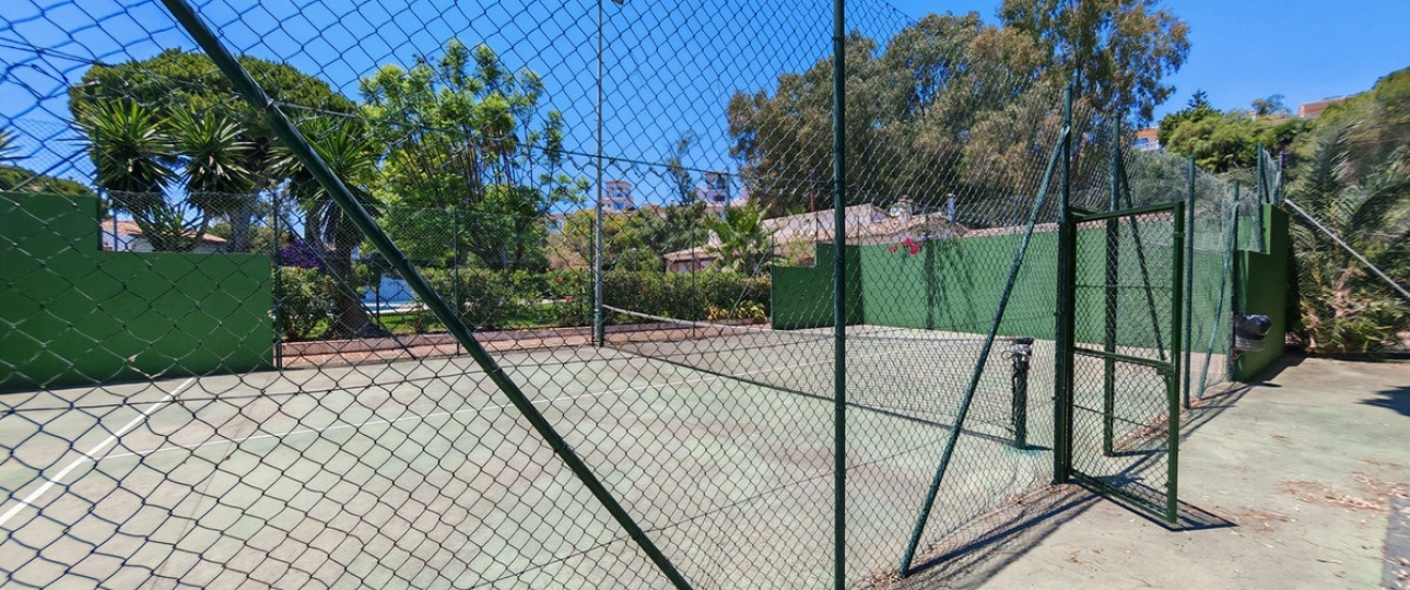 Resale - Town house - Marbella - Elviria
