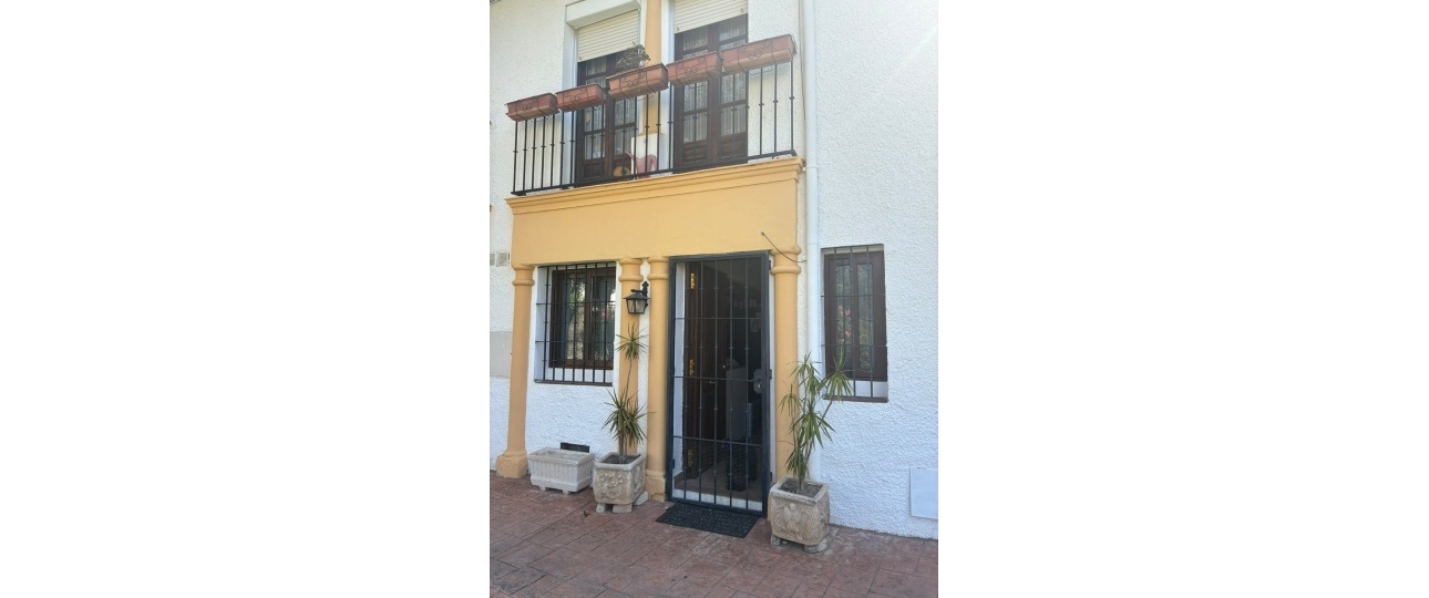Resale - Town house - Marbella - Elviria