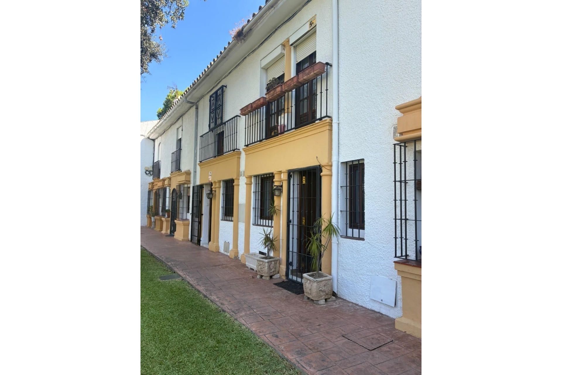 Resale - Town house - Marbella - Elviria